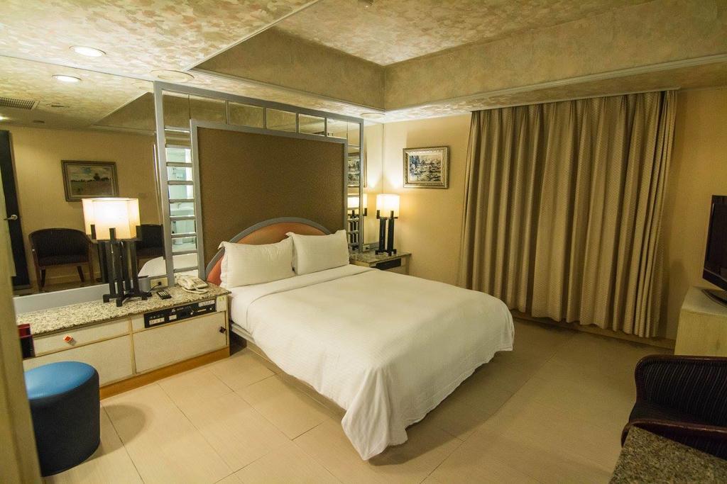 Katherine Plaza Hotel Kaohsiung Exterior photo