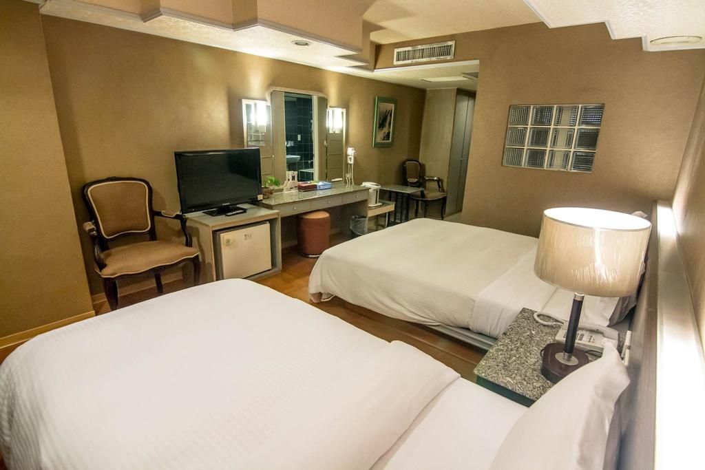 Katherine Plaza Hotel Kaohsiung Exterior photo