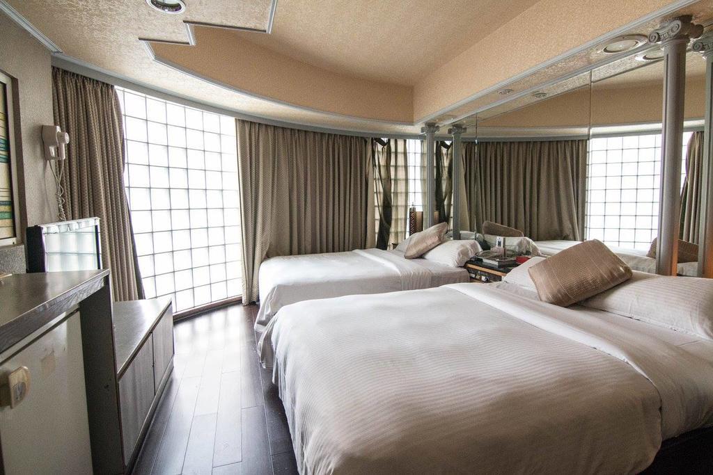 Katherine Plaza Hotel Kaohsiung Exterior photo