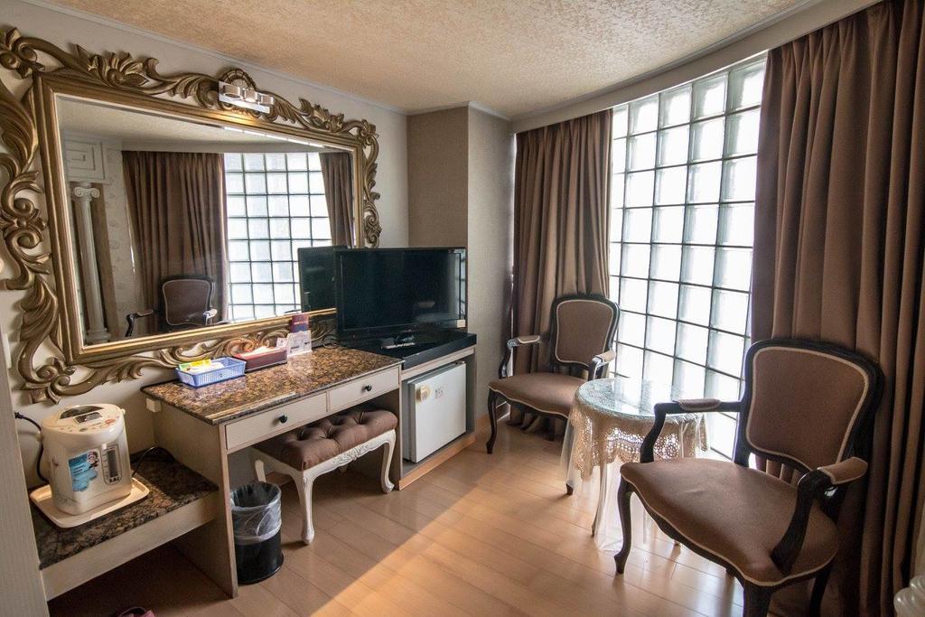 Katherine Plaza Hotel Kaohsiung Exterior photo