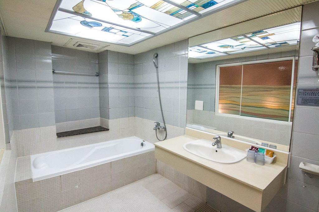 Katherine Plaza Hotel Kaohsiung Exterior photo
